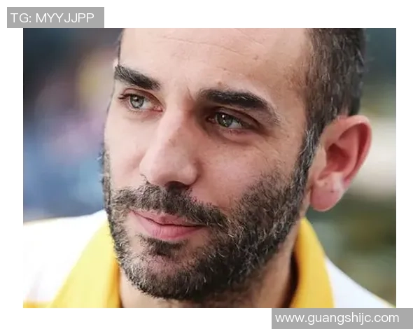 足球明星蔡继锋的传奇人生与赛场背后的奋斗故事