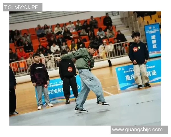 重庆街舞队在世界攀岩锦标赛中的拼搏历程与梦想追逐故事