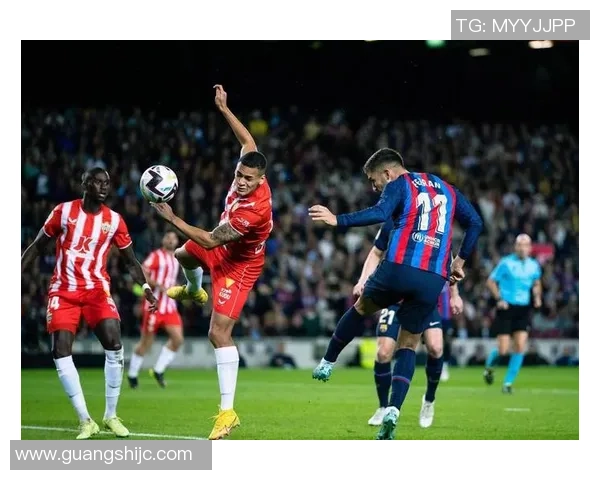 大屏幕足球盛宴尽享激情与欢乐共同见证精彩瞬间