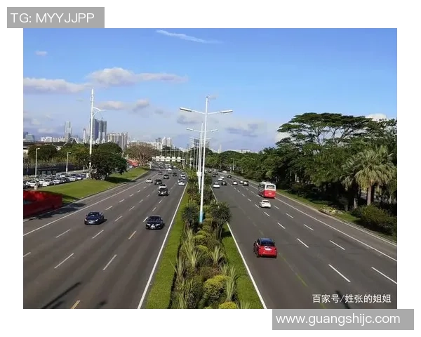 杨叮叮足球之路：从青涩少年到职业球员的成长历程与奋斗故事