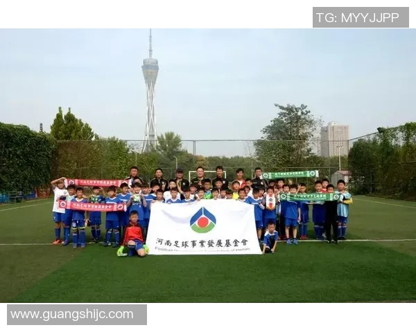 足球杨楠：从青涩少年到职业球员的成长之路与奋斗故事